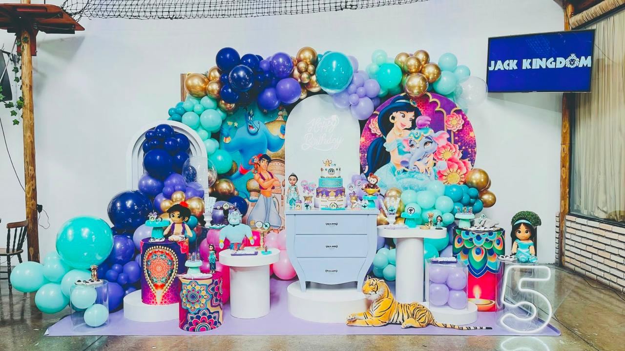 Decoração temática própria em festa no Jack Kingdom