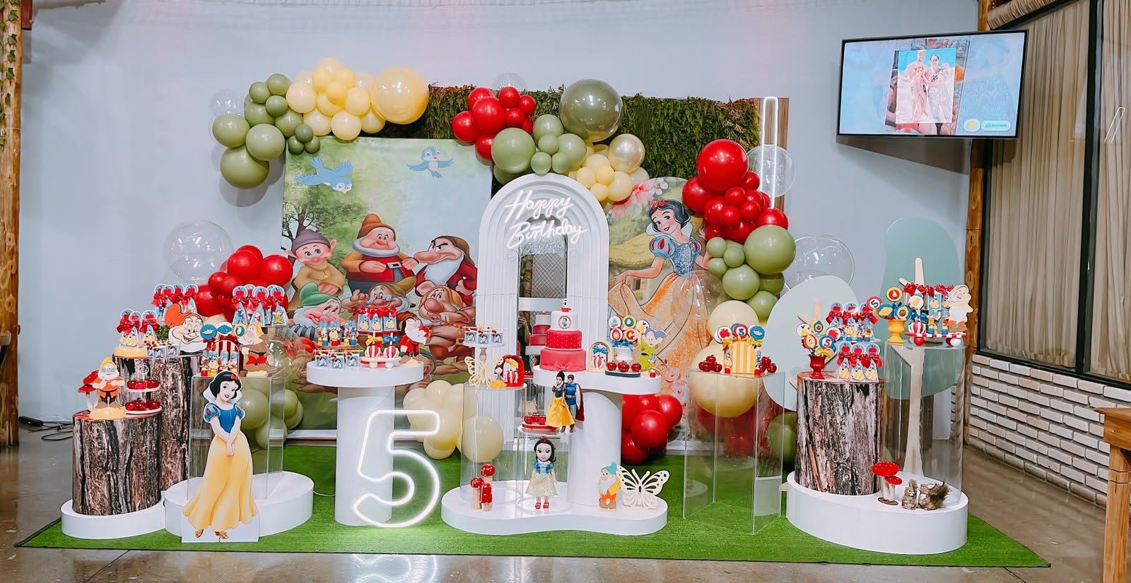 Decoração de festa tema Branca de Neve no Jack Kingdom